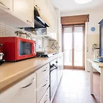 Big Deluxe Apts Italian Style Lake&terrace Apartmán *