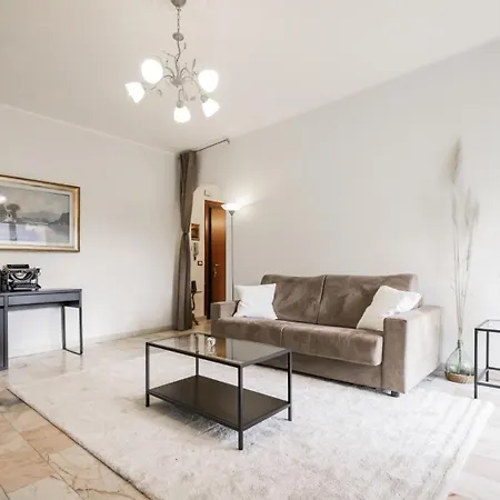 Big Deluxe Apts Italian Style Lake&terrace Апартаменты *