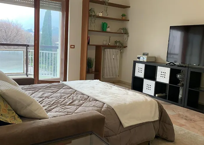 Daire Big Deluxe Apts Italian Style Lake&terrace